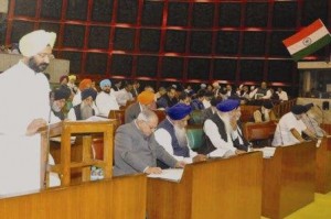 Finance_Minister_Dhindsa_presenting_the_budget