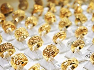 shiny-gold-rings-jewelrey