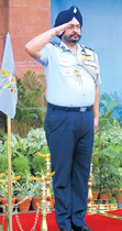 bs_dhanoa_receives_salute_jun15-copy-copy