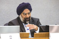 amrik-ahluwalia.jpg.size.custom.crop