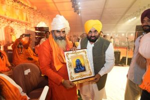 ਪੰਜਾਬ ‘ਚ ਵੰਡਪਾਊ ਤਾਕਤਾਂ ਕਦੇ ਕਾਮਯਾਬ ਨਹੀਂ ਹੋ ਸਕਦੀਆਂ ਕਿਉਂਕਿ ਲੋਕ ਹਰ ਤਿਉਹਾਰ ਮਿਲ ਕੇ ਮਨਾਉਂਦੇ ਹਨ: ਮੁੱਖ ਮੰਤਰੀ ਭਗਵੰਤ ਸਿੰਘ ਮਾਨ ਪੰਜਾਬ ‘ਚ ਵੰਡਪਾਊ ਤਾਕਤਾਂ ਕਦੇ ਕਾਮਯਾਬ ਨਹੀਂ ਹੋ ਸਕਦੀਆਂ ਕਿਉਂਕਿ ਲੋਕ ਹਰ ਤਿਉਹਾਰ ਮਿਲ ਕੇ ਮਨਾਉਂਦੇ ਹਨ: ਮੁੱਖ ਮੰਤਰੀ ਭਗਵੰਤ ਸਿੰਘ ਮਾਨ