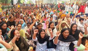 ਪੰਜਾਬ ਸਰਕਾਰ ਹੜਤਾਲੀ ਕਰਮਚਾਰੀਆਂ ਵਿਰੁੱਧ ਸਖ਼ਤ ਕਾਰਵਾਈ ਲਈ ਤਿਆਰ ਪੰਜਾਬ ਸਰਕਾਰ ਹੜਤਾਲੀ ਕਰਮਚਾਰੀਆਂ ਵਿਰੁੱਧ ਸਖ਼ਤ ਕਾਰਵਾਈ ਲਈ ਤਿਆਰ