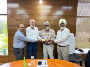 ਪੰਜਾਬ ਰਾਜ ਕਿਸਾਨ ਤੇ ਖੇਤ ਮਜ਼ਦੂਰ ਕਮਿਸ਼ਨ ਵੱਲੋਂ ਅਮਰੀਕੀ ਖੇਤੀਬਾੜੀ ਵਿਭਾਗ ਦੇ ਨੁਮਾਇੰਦੇ ਨਾਲ ਮੁਲਾਕਾਤ; ਪੰਜਾਬ ਦੇ ਕਿਸਾਨਾਂ ਦੇ ਉਠਾਏ ਮੁੱਦੇ ਪੰਜਾਬ ਰਾਜ ਕਿਸਾਨ ਤੇ ਖੇਤ ਮਜ਼ਦੂਰ ਕਮਿਸ਼ਨ ਵੱਲੋਂ ਅਮਰੀਕੀ ਖੇਤੀਬਾੜੀ ਵਿਭਾਗ ਦੇ ਨੁਮਾਇੰਦੇ ਨਾਲ ਮੁਲਾਕਾਤ; ਪੰਜਾਬ ਦੇ ਕਿਸਾਨਾਂ ਦੇ ਉਠਾਏ ਮੁੱਦੇ