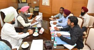 ਵਿੱਤ ਮੰਤਰੀ ਹਰਪਾਲ ਸਿੰਘ ਚੀਮਾ ਵੱਲੋਂ ਟਰਾਂਸਪੋਰਟ ਅਤੇ ਜਲ ਸਪਲਾਈ ਵਿਭਾਗ ਦੀਆਂ ਮੁਲਾਜ਼ਮ ਯੂਨੀਅਨਾਂ ਨਾਲ ਮੀਟਿੰਗਾਂ ਵਿੱਤ ਮੰਤਰੀ ਹਰਪਾਲ ਸਿੰਘ ਚੀਮਾ ਵੱਲੋਂ ਟਰਾਂਸਪੋਰਟ ਅਤੇ ਜਲ ਸਪਲਾਈ ਵਿਭਾਗ ਦੀਆਂ ਮੁਲਾਜ਼ਮ ਯੂਨੀਅਨਾਂ ਨਾਲ ਮੀਟਿੰਗਾਂ