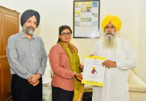 ਗੁਰਮੀਤ ਸਿੰਘ ਖੁੱਡੀਆਂ ਨੇ ਪਸ਼ੂ ਪਾਲਣ ਵਿਭਾਗ ਵਿੱਚ ਚਾਰ ਨਵ-ਨਿਯੁਕਤ ਉਮੀਦਵਾਰਾਂ ਨੂੰ ਸੌਂਪੇ ਨਿਯੁਕਤੀ ਪੱਤਰ