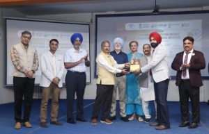 ਡੀਬੀਯੂ ਵੱਲੋਂ ‘ਏਕ ਭਾਰਤ–ਸ਼੍ਰੇਸ਼ਠ ਭਾਰਤ’ ਦੀ ਭਾਵਨਾ ਨੂੰ ਉੱਤਮਤਾ ਪੁਰਸਕਾਰ, ਵਿਗਿਆਨ ਅਤੇ ਰਾਸ਼ਟਰੀ ਏਕਤਾ ਨਾਲ ਕੀਤਾ ਗਿਆ ਸਾਕਾਰ ਡੀਬੀਯੂ ਵੱਲੋਂ ‘ਏਕ ਭਾਰਤ–ਸ਼੍ਰੇਸ਼ਠ ਭਾਰਤ’ ਦੀ ਭਾਵਨਾ ਨੂੰ ਉੱਤਮਤਾ ਪੁਰਸਕਾਰ, ਵਿਗਿਆਨ ਅਤੇ ਰਾਸ਼ਟਰੀ ਏਕਤਾ ਨਾਲ ਕੀਤਾ ਗਿਆ ਸਾਕਾਰ