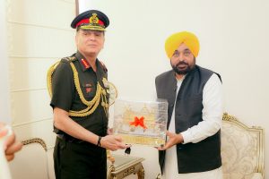 ਮੁੱਖ ਮੰਤਰੀ ਭਗਵੰਤ ਸਿੰਘ ਮਾਨ ਵੱਲੋਂ ਪੰਜਾਬ ਅਤੇ ਦੇਸ਼ ਦੀ ਭਲਾਈ ਲਈ ਭਾਰਤੀ ਫੌਜ ਨਾਲ ਮਜ਼ਬੂਤ ਸਹਿਯੋਗ ਦਾ ਸੱਦਾ ਮੁੱਖ ਮੰਤਰੀ ਭਗਵੰਤ ਸਿੰਘ ਮਾਨ ਵੱਲੋਂ ਪੰਜਾਬ ਅਤੇ ਦੇਸ਼ ਦੀ ਭਲਾਈ ਲਈ ਭਾਰਤੀ ਫੌਜ ਨਾਲ ਮਜ਼ਬੂਤ ਸਹਿਯੋਗ ਦਾ ਸੱਦਾ