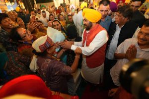 ਪੰਜਾਬ ਦੀ ਤੀਰਥ ਯਾਤਰਾ ਯੋਜਨਾ ਦਾ ਵਿਸਥਾਰ, 15 ਬੱਸਾਂ ਬਜ਼ੁਰਗਾਂ ਨੂੰ ਲੈ ਕੇ ਸ੍ਰੀ ਖਾਟੂ ਸ਼ਿਆਮ-ਸਾਲਾਸਰ ਬਾਲਾਜੀ, ਹਰਿਦੁਆਰ-ਰਿਸ਼ੀਕੇਸ਼ ਅਤੇ ਮਥੁਰਾ-ਵ੍ਰਿੰਦਾਵਨ ਦੇ ਦਰਸ਼ਨਾਂ ਲਈ ਰਵਾਨਾ ਹੋਈਆਂ ਪੰਜਾਬ ਦੀ ਤੀਰਥ ਯਾਤਰਾ ਯੋਜਨਾ ਦਾ ਵਿਸਥਾਰ, 15 ਬੱਸਾਂ ਬਜ਼ੁਰਗਾਂ ਨੂੰ ਲੈ ਕੇ ਸ੍ਰੀ ਖਾਟੂ ਸ਼ਿਆਮ-ਸਾਲਾਸਰ ਬਾਲਾਜੀ, ਹਰਿਦੁਆਰ-ਰਿਸ਼ੀਕੇਸ਼ ਅਤੇ ਮਥੁਰਾ-ਵ੍ਰਿੰਦਾਵਨ ਦੇ ਦਰਸ਼ਨਾਂ ਲਈ ਰਵਾਨਾ ਹੋਈਆਂ