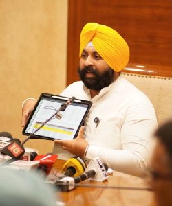 ਭਗਵੰਤ ਮਾਨ ਸਰਕਾਰ ਨੇ ਸਕੂਲੀ ਬੁਨਿਆਦੀ ਢਾਂਚੇ ਵਿੱਚ 2,300 ਕਰੋੜ ਰੁਪਏ ਕੀਤੇ ਨਿਵੇਸ਼, 9,000 ਨਵੇਂ ਕਲਾਸਰੂਮ ਅਤੇ ਲੈਬਾਂ ਬਣਾਈਆਂ, 13,920 ਨਵੇਂ ਪਖਾਨੇ ਉਸਾਰੇ: ਹਰਜੋਤ ਸਿੰਘ ਬੈਂਸ