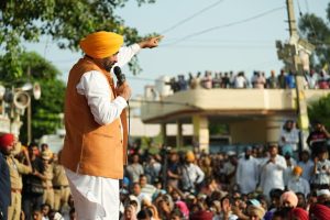 ਕਿਸਾਨਾਂ ਦੀ ਕਾਤਲ ਭਾਜਪਾ ਨਾਲ ਹੱਥ ਮਿਲਾਉਣ ਲਈ ਤਰਲੋਮੱਛੀ ਹੋਇਆ ਅਕਾਲੀ ਦਲ : ਭਗਵੰਤ ਸਿੰਘ ਮਾਨ ਕਿਸਾਨਾਂ ਦੀ ਕਾਤਲ ਭਾਜਪਾ ਨਾਲ ਹੱਥ ਮਿਲਾਉਣ ਲਈ ਤਰਲੋਮੱਛੀ ਹੋਇਆ ਅਕਾਲੀ ਦਲ : ਭਗਵੰਤ ਸਿੰਘ ਮਾਨ