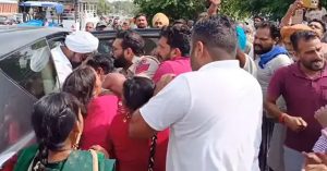 ਵਿਆਹ ਦੇ ਮੌਕੇ ਕੁੜੀ ਦੇ ਪਿਓ ਨੂੰ ਪੁਲਿਸ ਨੇ ਚੁੱਕਿਆ – ਟਰਾਂਸਫਾਰਮਰ ਤੇ ਹੋਰ ਚੋਰੀਆਂ ਦਾ ਲਾਇਆ ਦੋਸ਼ ਵਿਆਹ ਦੇ ਮੌਕੇ ਕੁੜੀ ਦੇ ਪਿਓ ਨੂੰ ਪੁਲਿਸ ਨੇ ਚੁੱਕਿਆ – ਟਰਾਂਸਫਾਰਮਰ ਤੇ ਹੋਰ ਚੋਰੀਆਂ ਦਾ ਲਾਇਆ ਦੋਸ਼