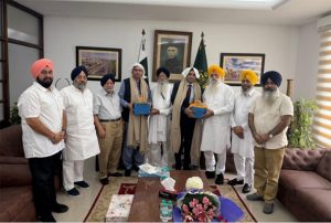ਸ਼ੋ੍ਰਮਣੀ ਕਮੇਟੀ ਦੇ ਪ੍ਰਧਾਨ ਐਡਵੋਕੇਟ ਹਰਜਿੰਦਰ ਸਿੰਘ ਧਾਮੀ ਨੇ ਪਾਕਿਸਤਾਨ ਦੇ ਰਾਜਦੂਤ ਨਾਲ ਕੀਤੀ ਮੁਲਾਕਾਤ ਸ਼ੋ੍ਰਮਣੀ ਕਮੇਟੀ ਦੇ ਪ੍ਰਧਾਨ ਐਡਵੋਕੇਟ ਹਰਜਿੰਦਰ ਸਿੰਘ ਧਾਮੀ ਨੇ ਪਾਕਿਸਤਾਨ ਦੇ ਰਾਜਦੂਤ ਨਾਲ ਕੀਤੀ ਮੁਲਾਕਾਤ
