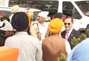 ਸ੍ਰੀ ਹਰਿਮੰਦਰ ਸਾਹਿਬ ਵਿਖੇ ਨਤਮਸਤਕ ਹੋਏ ਅਮਰੀਕਾ ਦੇ ਸਫੀਰ ਸਰਜੀਓ ਗੋਰ