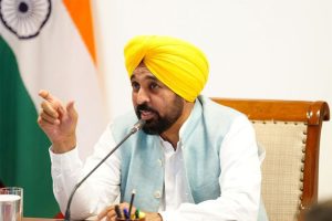 ਭਗਵੰਤ ਸਿੰਘ ਮਾਨ ਸਰਕਾਰ ਵੱਲੋਂ 8 ਲੱਖ ਮੁਲਾਜ਼ਮਾਂ ਅਤੇ ਪੈਨਸ਼ਨਰਾਂ ਨੂੰ ਤਿਉਹਾਰੀ ਸੀਜ਼ਨ ਦੀ ਸੌਗਾਤ, ਡੀ.ਏ. ਦਾ ਅੱਠ ਫੀਸਦੀ ਵਾਧਾ ਸਤੰਬਰ ਦੀ ਤਨਖਾਹ ਨਾਲ ਮਿਲੇਗਾ ਭਗਵੰਤ ਸਿੰਘ ਮਾਨ ਸਰਕਾਰ ਵੱਲੋਂ 8 ਲੱਖ ਮੁਲਾਜ਼ਮਾਂ ਅਤੇ ਪੈਨਸ਼ਨਰਾਂ ਨੂੰ ਤਿਉਹਾਰੀ ਸੀਜ਼ਨ ਦੀ ਸੌਗਾਤ, ਡੀ.ਏ. ਦਾ ਅੱਠ ਫੀਸਦੀ ਵਾਧਾ ਸਤੰਬਰ ਦੀ ਤਨਖਾਹ ਨਾਲ ਮਿਲੇਗਾ