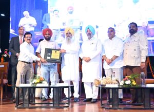 ਸਾਨੂੰ ਉਤਪਾਦਨ ਦੇ ਨਾਲ-ਨਾਲ ਆਪਣੇ ਉਤਪਾਦਾਂ ਦਾ ਬਿਹਤਰ ਮੰਡੀਕਰਨ ਕਰਨਾ ਵੀ ਆਉਣਾ ਚਾਹੀਦੈ: ਗੁਰਮੀਤ ਸਿੰਘ ਖੁੱਡੀਆਂ