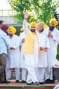 ਪਹਿਲੀ ਅਕਤੂਬਰ ਨੂੰ ਔਰਤਾਂ ਦੇ ਮੋਬਾਈਲਾਂ ‘ਤੇ ਸਨਮਾਨ ਰਾਸ਼ੀ ਦੀ ‘ਟੂੰ-ਟੂੰ’ ਫੇਰ ਸੁਣਾਈ ਦੇਵੇਗੀ: ਮੁੱਖ ਮੰਤਰੀ ਭਗਵੰਤ ਸਿੰਘ ਮਾਨ ਪਹਿਲੀ ਅਕਤੂਬਰ ਨੂੰ ਔਰਤਾਂ ਦੇ ਮੋਬਾਈਲਾਂ ‘ਤੇ ਸਨਮਾਨ ਰਾਸ਼ੀ ਦੀ ‘ਟੂੰ-ਟੂੰ’ ਫੇਰ ਸੁਣਾਈ ਦੇਵੇਗੀ: ਮੁੱਖ ਮੰਤਰੀ ਭਗਵੰਤ ਸਿੰਘ ਮਾਨ