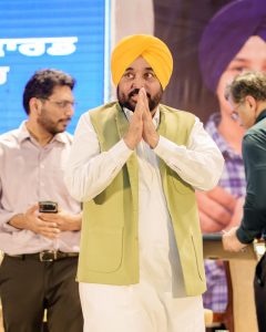 ਮੁੱਖ ਮੰਤਰੀ ਭਗਵੰਤ ਸਿੰਘ ਮਾਨ ਵੱਲੋਂ ‘ਮੁੱਖ ਮੰਤਰੀ ਸਿਹਤ ਯੋਜਨਾ’ ਤਹਿਤ ਬਣੇ 1.26 ਕਰੋੜ ਕਾਰਡਾਂ ਦੀ ਵੰਡ ਦੀ ਸ਼ੁਰੂਆਤ, 54 ਲੱਖ ਪਰਿਵਾਰਾਂ ਨੂੰ ਮਿਲੀ ਸਿਹਤ ਸੁਰੱਖਿਆ ਮੁੱਖ ਮੰਤਰੀ ਭਗਵੰਤ ਸਿੰਘ ਮਾਨ ਵੱਲੋਂ ‘ਮੁੱਖ ਮੰਤਰੀ ਸਿਹਤ ਯੋਜਨਾ’ ਤਹਿਤ ਬਣੇ 1.26 ਕਰੋੜ ਕਾਰਡਾਂ ਦੀ ਵੰਡ ਦੀ ਸ਼ੁਰੂਆਤ, 54 ਲੱਖ ਪਰਿਵਾਰਾਂ ਨੂੰ ਮਿਲੀ ਸਿਹਤ ਸੁਰੱਖਿਆ