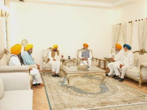 ਐਸ.ਆਈ.ਟੀ. ਜਾਂਚ ਦੀ ਮੰਗ ਨੂੰ ਲੈ ਕੇ ਸ਼੍ਰੋਮਣੀ ਅਕਾਲੀ ਦਲ (ਪੁਨਰ ਸੁਰਜੀਤ) ਦੇ ਵਫ਼ਦ ਨੇ ਮੁੱਖ ਮੰਤਰੀ ਭਗਵੰਤ ਸਿੰਘ ਮਾਨ ਨਾਲ ਕੀਤੀ ਮੁਲਾਕਾਤ ਐਸ.ਆਈ.ਟੀ. ਜਾਂਚ ਦੀ ਮੰਗ ਨੂੰ ਲੈ ਕੇ ਸ਼੍ਰੋਮਣੀ ਅਕਾਲੀ ਦਲ (ਪੁਨਰ ਸੁਰਜੀਤ) ਦੇ ਵਫ਼ਦ ਨੇ ਮੁੱਖ ਮੰਤਰੀ ਭਗਵੰਤ ਸਿੰਘ ਮਾਨ ਨਾਲ ਕੀਤੀ ਮੁਲਾਕਾਤ