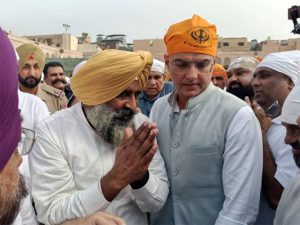 ਨਵੇਂ ਕਾਂਗਰਸ ਪ੍ਰਧਾਨ ਪ੍ਰਗਟ ਸਿੰਘ, ਤੇ ਸਚਿਨ ਪਾਇਲਟ ਨੇ ਹਰਮੰਦਰ ਸਾਹਿਬ ਤੇ ਟੇਕਿਆ ਮੱਥਾ