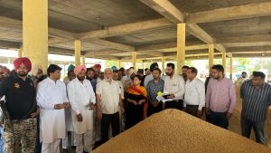 ਕੈਬਨਿਟ ਮੰਤਰੀ ਲਾਲ ਚੰਦ ਕਟਾਰੂਚੱਕ ਵੱਲੋਂ ਬਠਿੰਡਾ ਮੰਡੀ ਦਾ ਦੌਰਾ