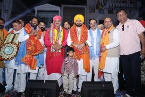 ਭਗਵਾਨ ਵਾਲਮੀਕਿ ਜੀ ਦੀ ਸ਼ੋਭਾ ਯਾਤਰਾ ਵਿੱਚ ਕੈਬਨਿਟ ਮੰਤਰੀ ਤਰੁਨਪ੍ਰੀਤ ਸਿੰਘ ਸੌਂਦ ਨੇ ਕੀਤੀ ਸ਼ਿਰਕਤ, ਸ਼ਰਧਾ ਨਾਲ ਕੀਤਾ ਨਮਨ