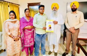 ਗੁਰਮੀਤ ਸਿੰਘ ਖੁੱਡੀਆਂ ਨੇ ਡੇਅਰੀ ਵਿਕਾਸ ਵਿਭਾਗ ਵਿੱਚ ਨਵ-ਨਿਯੁਕਤ 23 ਕਰਮਚਾਰੀਆਂ ਨੂੰ ਨਿਯੁਕਤੀ ਪੱਤਰ ਸੌਂਪੇ ਗੁਰਮੀਤ ਸਿੰਘ ਖੁੱਡੀਆਂ ਨੇ ਡੇਅਰੀ ਵਿਕਾਸ ਵਿਭਾਗ ਵਿੱਚ ਨਵ-ਨਿਯੁਕਤ 23 ਕਰਮਚਾਰੀਆਂ ਨੂੰ ਨਿਯੁਕਤੀ ਪੱਤਰ ਸੌਂਪੇ