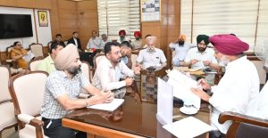 ਭਗਵੰਤ ਮਾਨ ਸਰਕਾਰ ਮੁਲਾਜ਼ਮਾਂ ਦੀ ਭਲਾਈ ਲਈ ਵਚਨਬੱਧ, ਲੰਬਿਤ ਮੰਗਾਂ ਦੇ ਹੱਲ ਲਈ ਅੜਿੱਕੇ ਕੀਤੇ ਜਾ ਰਹੇ ਨੇ ਦੂਰ: ਹਰਪਾਲ ਸਿੰਘ ਚੀਮਾ