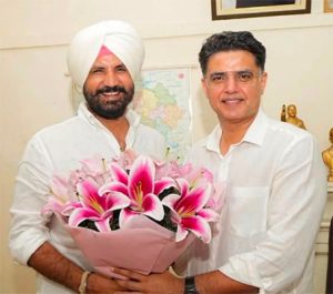 ਰਾਜਾ ਵੜਿੰਗ ਨੂੰ ਸਚਿਨ ਪਾਇਲਟ ਨੇ ਦੱਸਿਆ ਮਿਹਨਤੀ ਆਗੂ ਰਾਜਾ ਵੜਿੰਗ ਨੂੰ ਸਚਿਨ ਪਾਇਲਟ ਨੇ ਦੱਸਿਆ ਮਿਹਨਤੀ ਆਗੂ