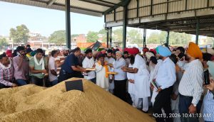 ਕੈਬਨਿਟ ਮੰਤਰੀ ਲਾਲ ਚੰਦ ਕਟਾਰੂਚੱਕ ਨੇ ਰਈਆ ਮੰਡੀ ਵਿਖੇ ਝੋਨੇ ਦੀ ਖ਼ਰੀਦ ਦਾ ਜਾਇਜ਼ਾ ਲਿਆ