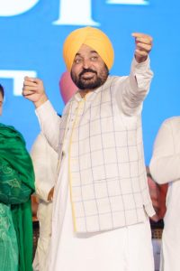 ਮੁੱਖ ਮੰਤਰੀ ਭਗਵੰਤ ਸਿੰਘ ਮਾਨ ਨੇ ਪੰਜਾਬ ਦੀਆਂ ਔਰਤਾਂ ਦੇ ਖਾਤਿਆਂ ਵਿੱਚ ਇੱਕ ਵਾਰ ਫਿਰ ਪਾਈ ਸਨਮਾਨ ਰਾਸ਼ੀ
