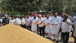 ਮੁੱਖ ਮੰਤਰੀ ਭਗਵੰਤ ਸਿੰਘ ਮਾਨ ਦੀ ਅਗਵਾਈ ਵਾਲੀ ਸੂਬਾ ਸਰਕਾਰ ਵੱਲੋਂ ਸੂਬੇ ਭਰ ਵਿੱਚ ਝੋਨੇ ਦੀ ਨਿਰਵਿਘਨ ਖਰੀਦ ਲਈ ਪੁਖ਼ਤਾ ਪ੍ਰਬੰਧ: ਲਾਲ ਚੰਦ ਕਟਾਰੂਚੱਕ ਮੁੱਖ ਮੰਤਰੀ ਭਗਵੰਤ ਸਿੰਘ ਮਾਨ ਦੀ ਅਗਵਾਈ ਵਾਲੀ ਸੂਬਾ ਸਰਕਾਰ ਵੱਲੋਂ ਸੂਬੇ ਭਰ ਵਿੱਚ ਝੋਨੇ ਦੀ ਨਿਰਵਿਘਨ ਖਰੀਦ ਲਈ ਪੁਖ਼ਤਾ ਪ੍ਰਬੰਧ: ਲਾਲ ਚੰਦ ਕਟਾਰੂਚੱਕ