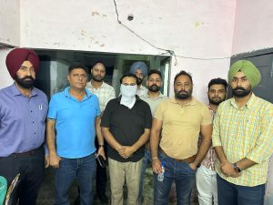 ਵਿਜੀਲੈਂਸ ਬਿਊਰੋ ਵੱਲੋਂ ਇੱਕ ਲੱਖ ਰੁਪਏ ਰਿਸ਼ਵਤ ਲੈਂਦਾ ਐਸ.ਐਚ.ਓ. ਰੰਗੇ ਹੱਥੀਂ ਕਾਬੂ ਵਿਜੀਲੈਂਸ ਬਿਊਰੋ ਵੱਲੋਂ ਇੱਕ ਲੱਖ ਰੁਪਏ ਰਿਸ਼ਵਤ ਲੈਂਦਾ ਐਸ.ਐਚ.ਓ. ਰੰਗੇ ਹੱਥੀਂ ਕਾਬੂ