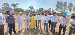 ਪੀਪੀਸੀਬੀ ਦੀ ਚੇਅਰਪਰਸਨ ਰੀਨਾ ਗੁਪਤਾ ਨੇ ਸ਼ੇਰੋਂ ਪਿੰਡ ਵਿੱਚ ਕਿਸਾਨਾਂ ਨਾਲ ਕੀਤੀ ਗੱਲਬਾਤ, ਝੋਨੇ ਦੀ ਪਰਾਲੀ ਸਾੜਨ ਤੋਂ ਰੋਕਣ ਲਈ ਸਾਂਝੇ ਯਤਨਾਂ ਦੀ ਅਪੀਲ ਪੀਪੀਸੀਬੀ ਦੀ ਚੇਅਰਪਰਸਨ ਰੀਨਾ ਗੁਪਤਾ ਨੇ ਸ਼ੇਰੋਂ ਪਿੰਡ ਵਿੱਚ ਕਿਸਾਨਾਂ ਨਾਲ ਕੀਤੀ ਗੱਲਬਾਤ, ਝੋਨੇ ਦੀ ਪਰਾਲੀ ਸਾੜਨ ਤੋਂ ਰੋਕਣ ਲਈ ਸਾਂਝੇ ਯਤਨਾਂ ਦੀ ਅਪੀਲ